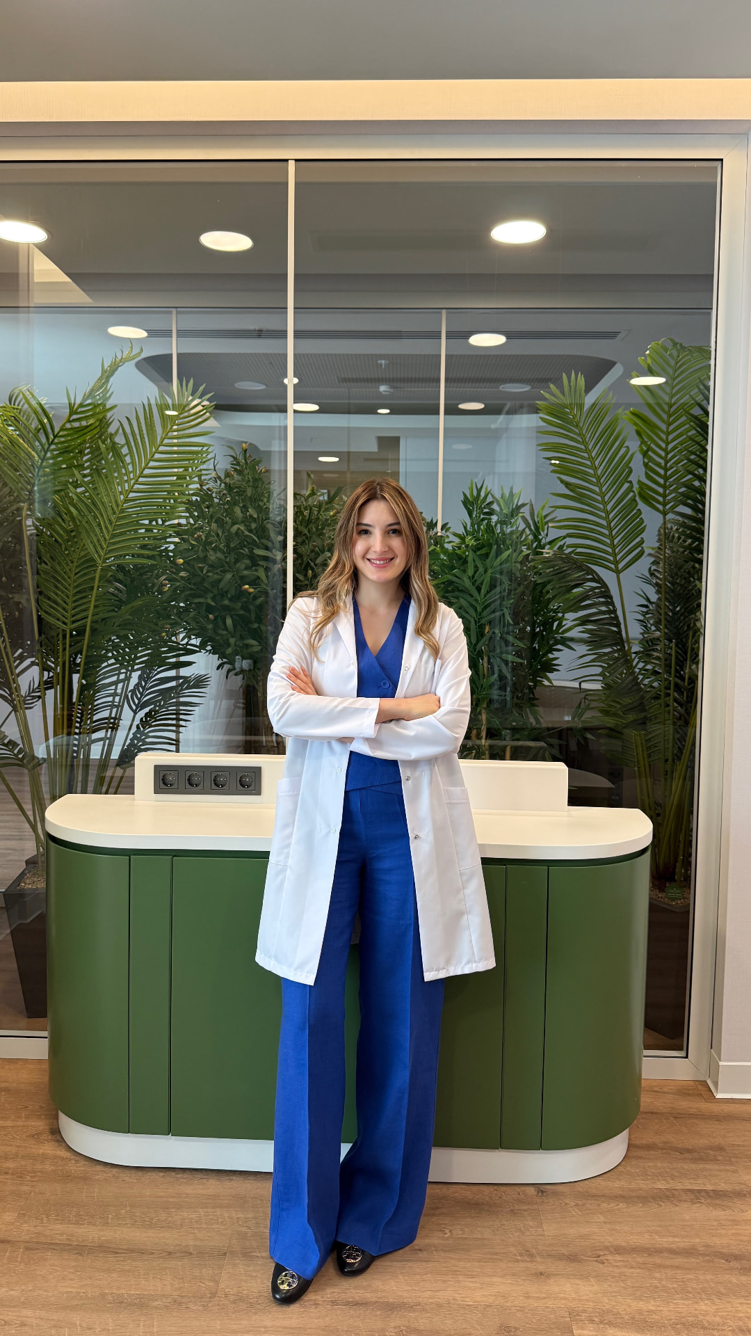 Uzm. Dr. Sera Kayhan — dermatoloji uzmanı portresi